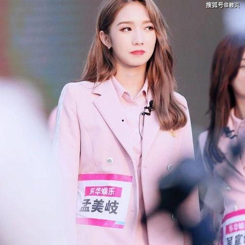 孟美岐 吃瓜,瓜田里的青春偶像