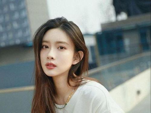 孟子义吃瓜说话,展现娱乐圈真实一面