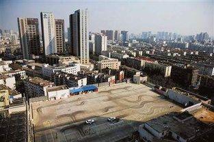 小区楼顶吃瓜,邻里共享夏日清凉时光