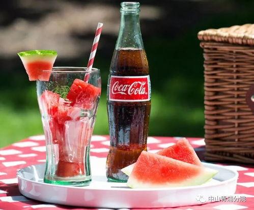 可乐加冰吃瓜,尽享清凉一夏的味蕾盛宴