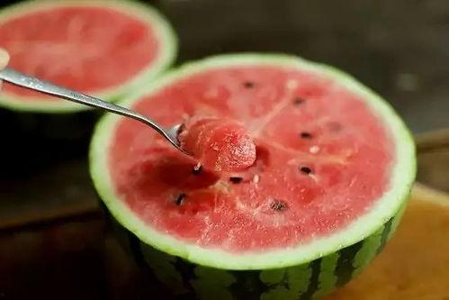 描写吃瓜,一场味蕾的盛宴