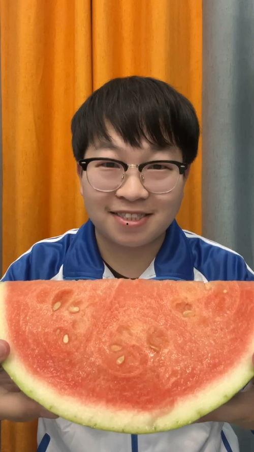 探长吃瓜沉浸式,揭秘案件背后的神秘故事