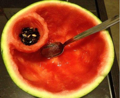 一次吃瓜吃半个,一次吃瓜半口的独特体验