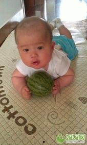 同龄的妈妈吃瓜