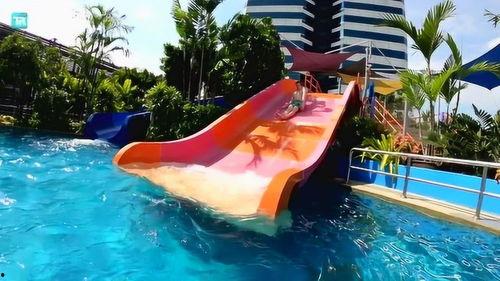 水滑梯带你吃瓜,跟随我一起畅享夏日吃瓜盛宴